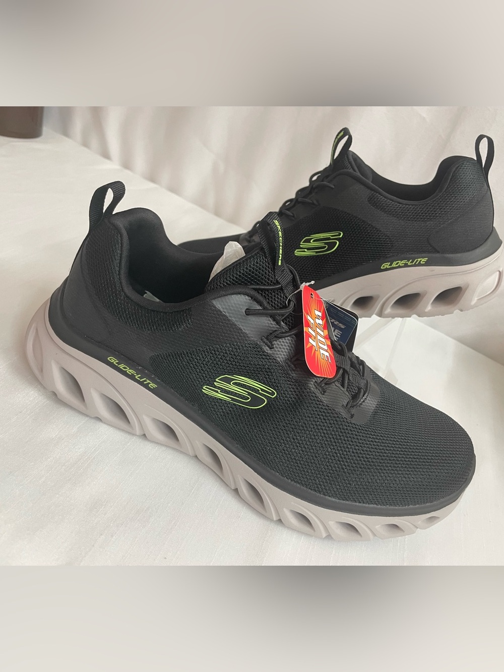 Skechers Men's Glide-Lite Memory Foam Wide Fit  Sports Shoes Size US 8.5